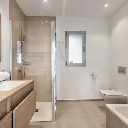 Teguise 3-3 Penthouse Pool View & Jacuzzi 2b Vakantiehuis